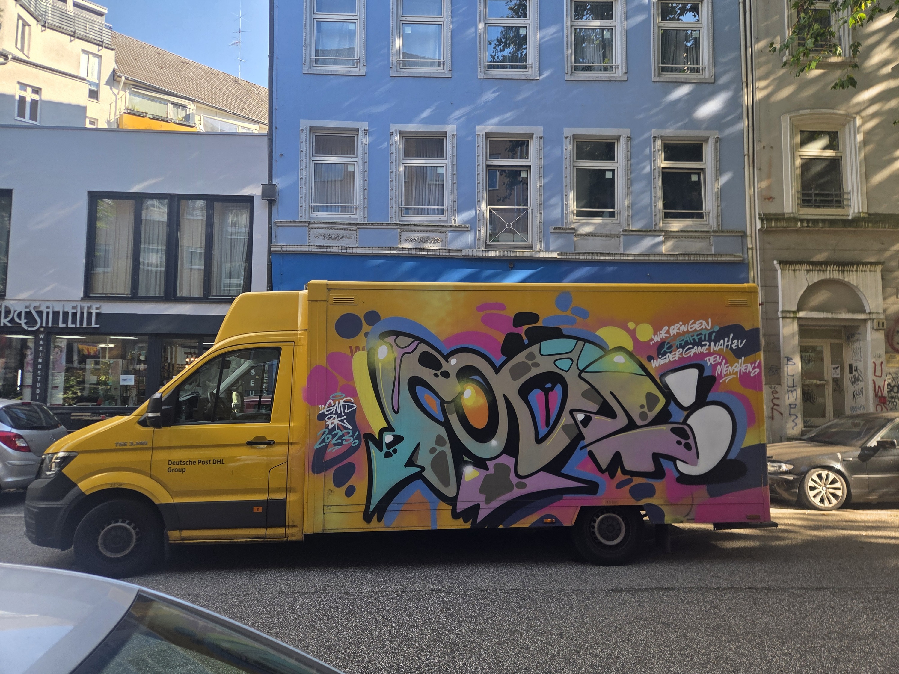 DHL Auto mit Grafitti