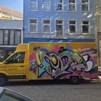 DHL Auto mit Grafitti
